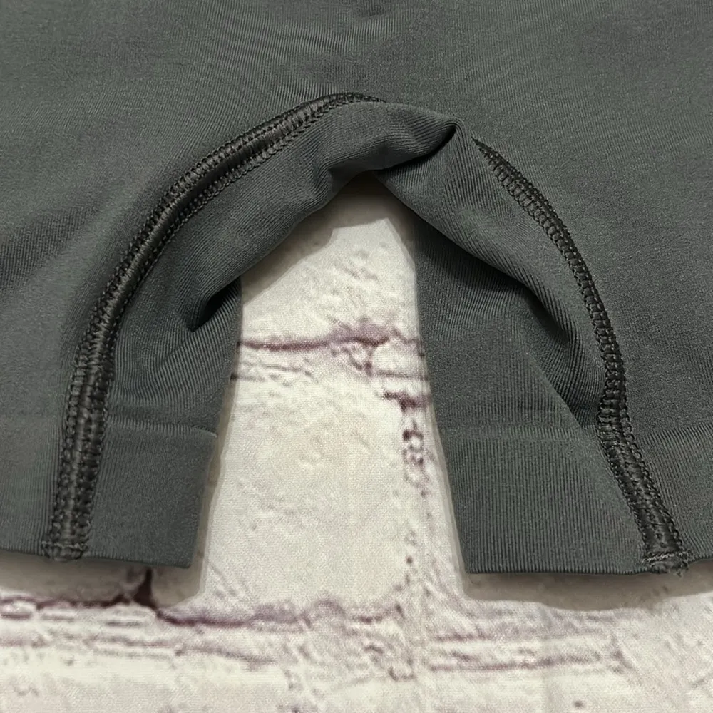 Gymshark  Fit Seamless Shorts Stretchy Athletic Gym Size Medium Grey - Image 5