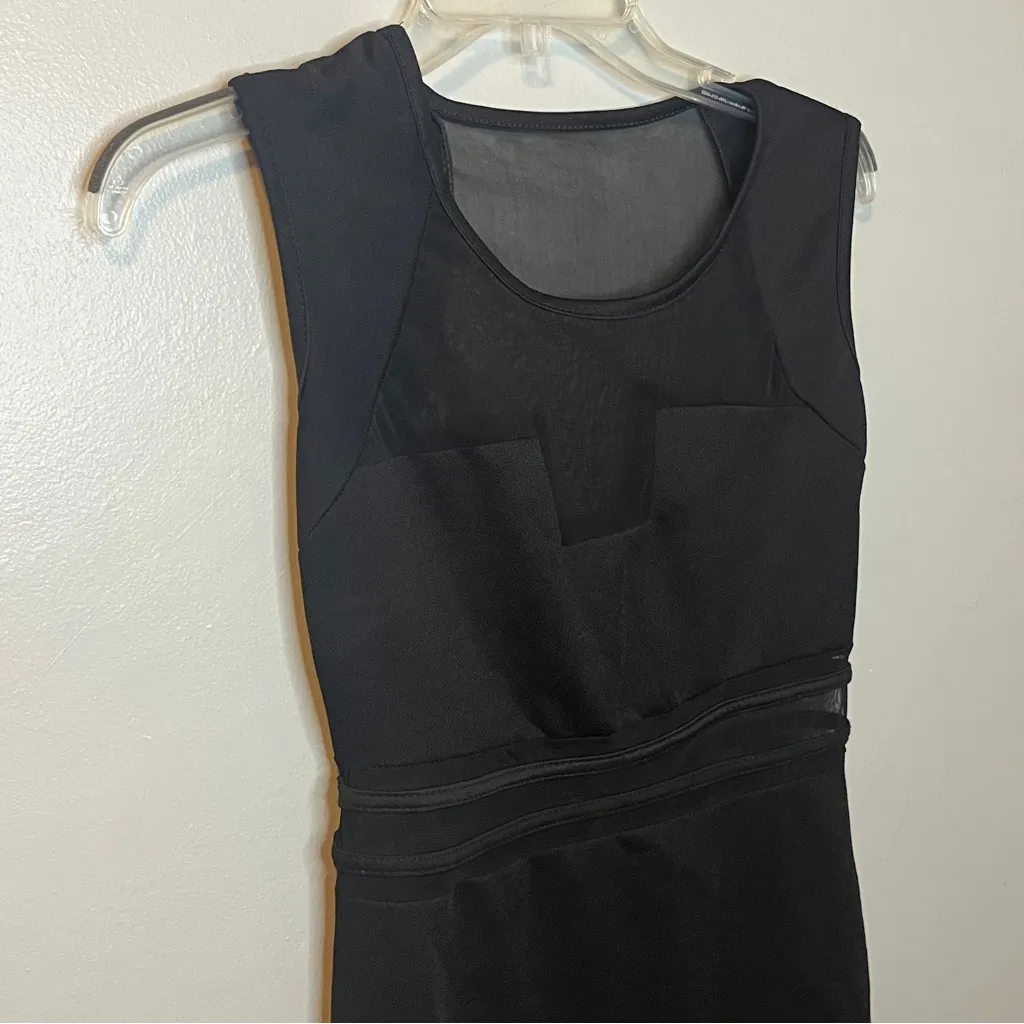 Elegant Black Sleeveless Dress - Image 3