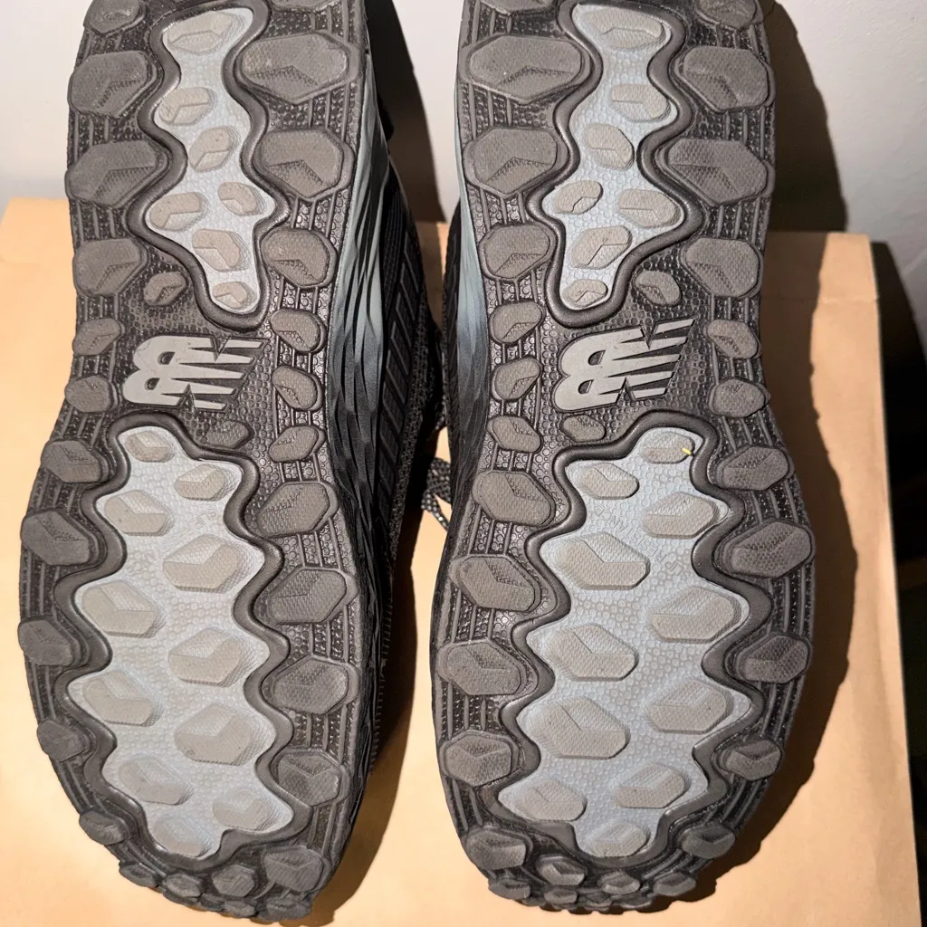 New Balance Black and Gray Trail Shoes - Image 6