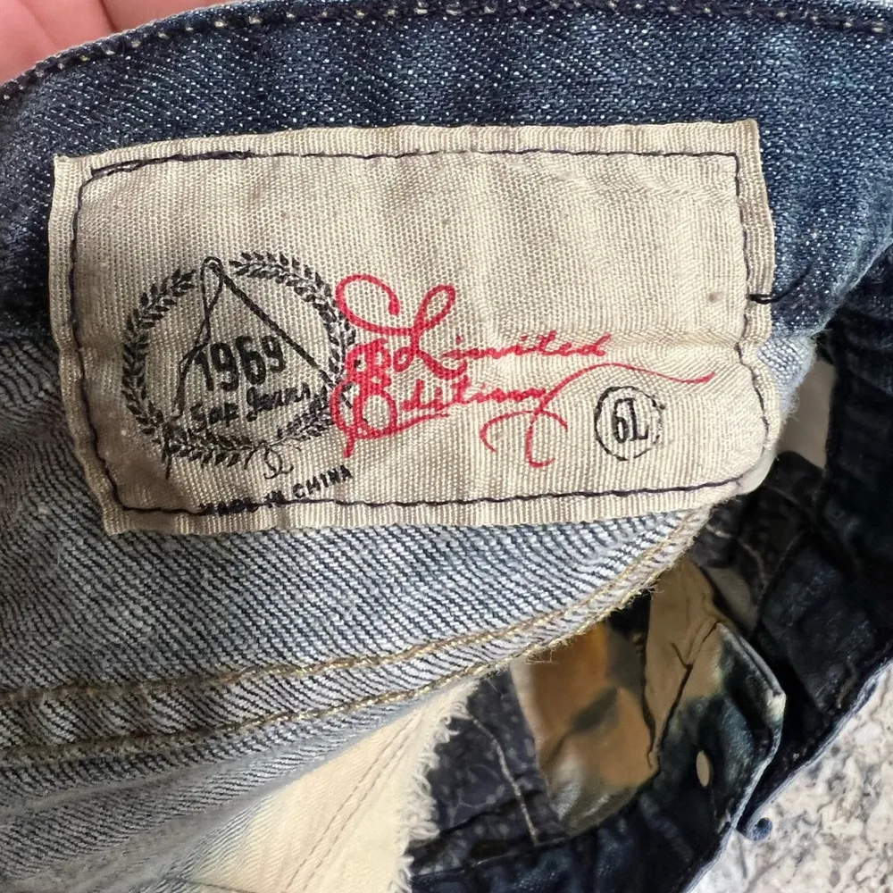 Gap Limited Edition 1969 Women’s Blue Acid Wash Jean Shorts Size 6 - Image 4