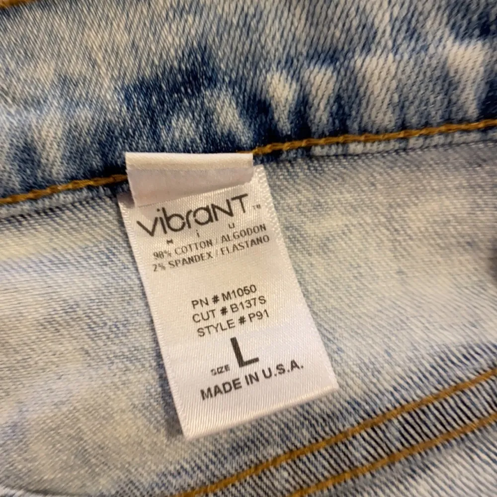 Vibrant Made in the USA distressed jean shorts (L) - Image 3