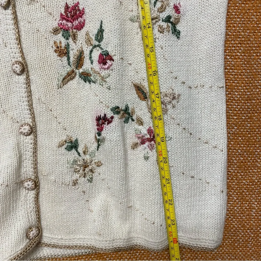 Vintage Floral Embroidered Sweater Size L - Image 7