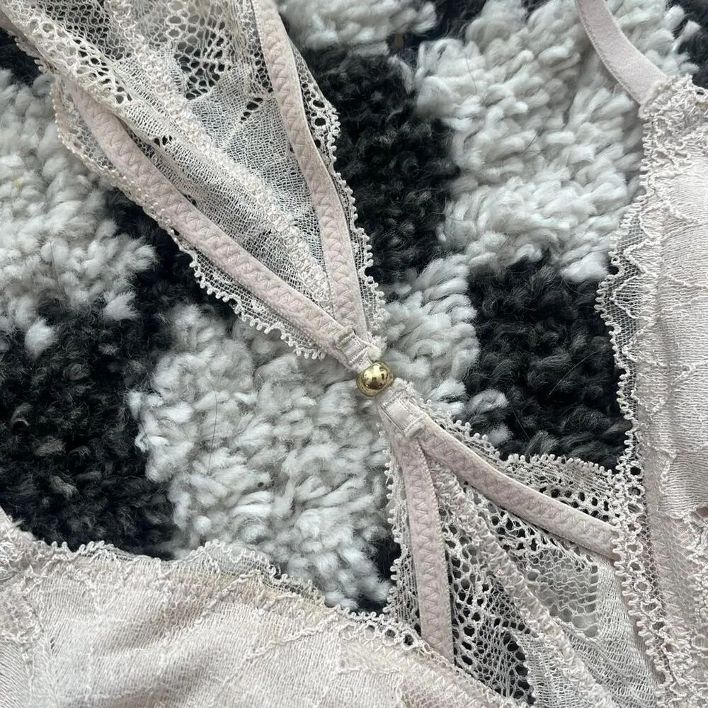 Aerie Women's Cream and Black Bra - Image 3