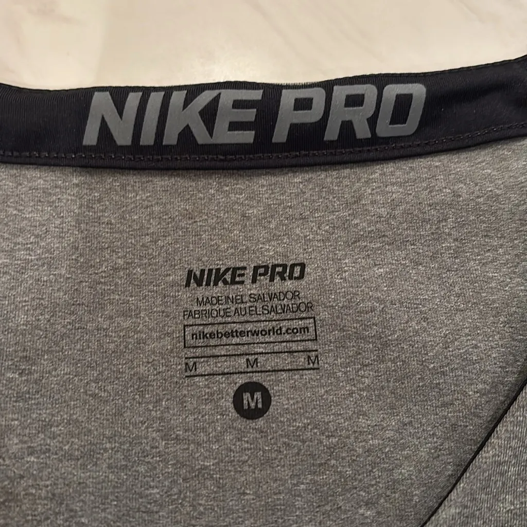 Nike Pro Women's Short Sleeve Gray Tee - Image 2