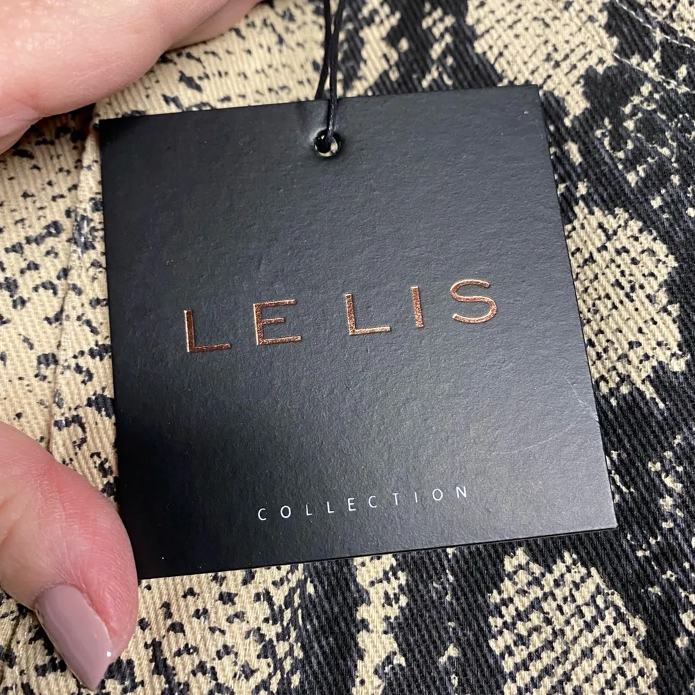 NWT Snake Skin Print Skirt Size Medium - Image 7