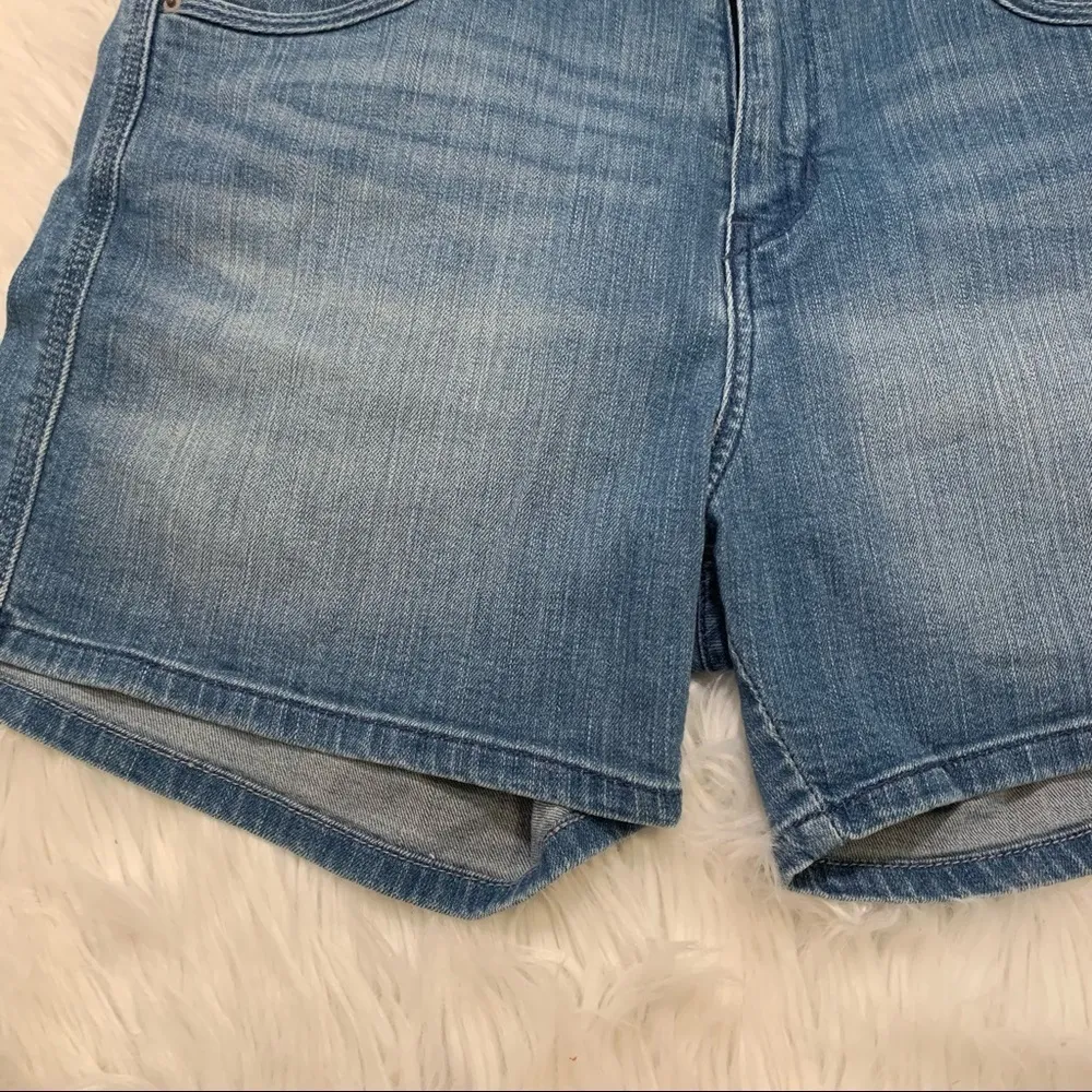 Levi’s Medium Length Oahu Cloud Shorts - Image 4