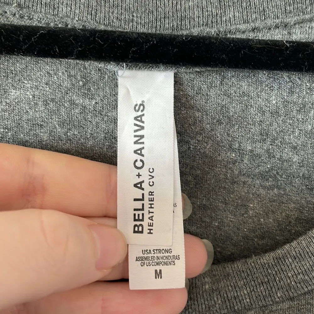 Bella Canvas Merry Christmas Shirt Size M - Image 3