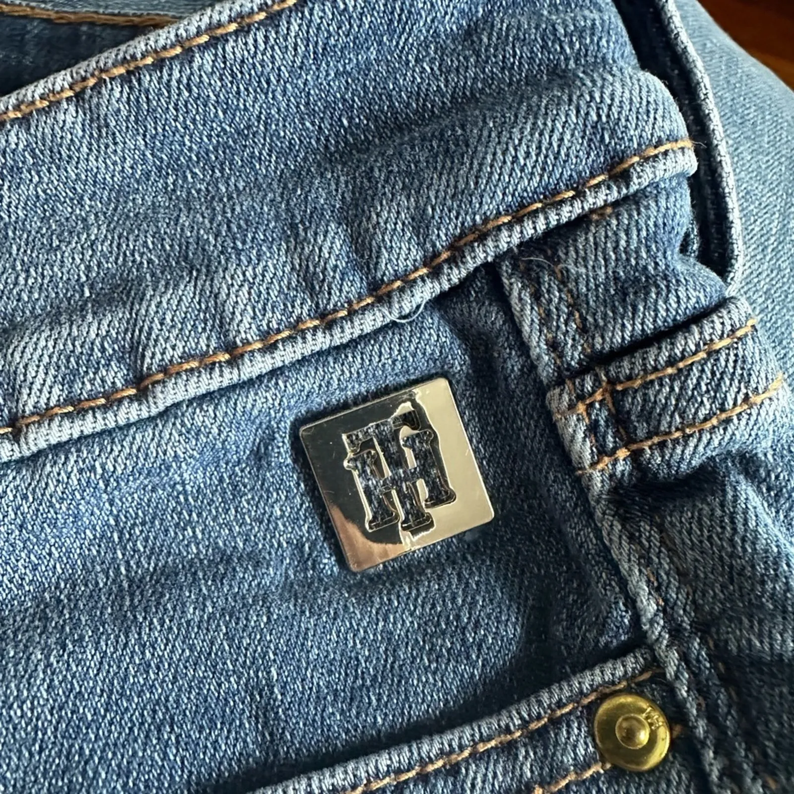 Tommy Hilfiger Tribeca Straight Blue Jeans Size 2 Silver Bar Logo Classic - Image 8