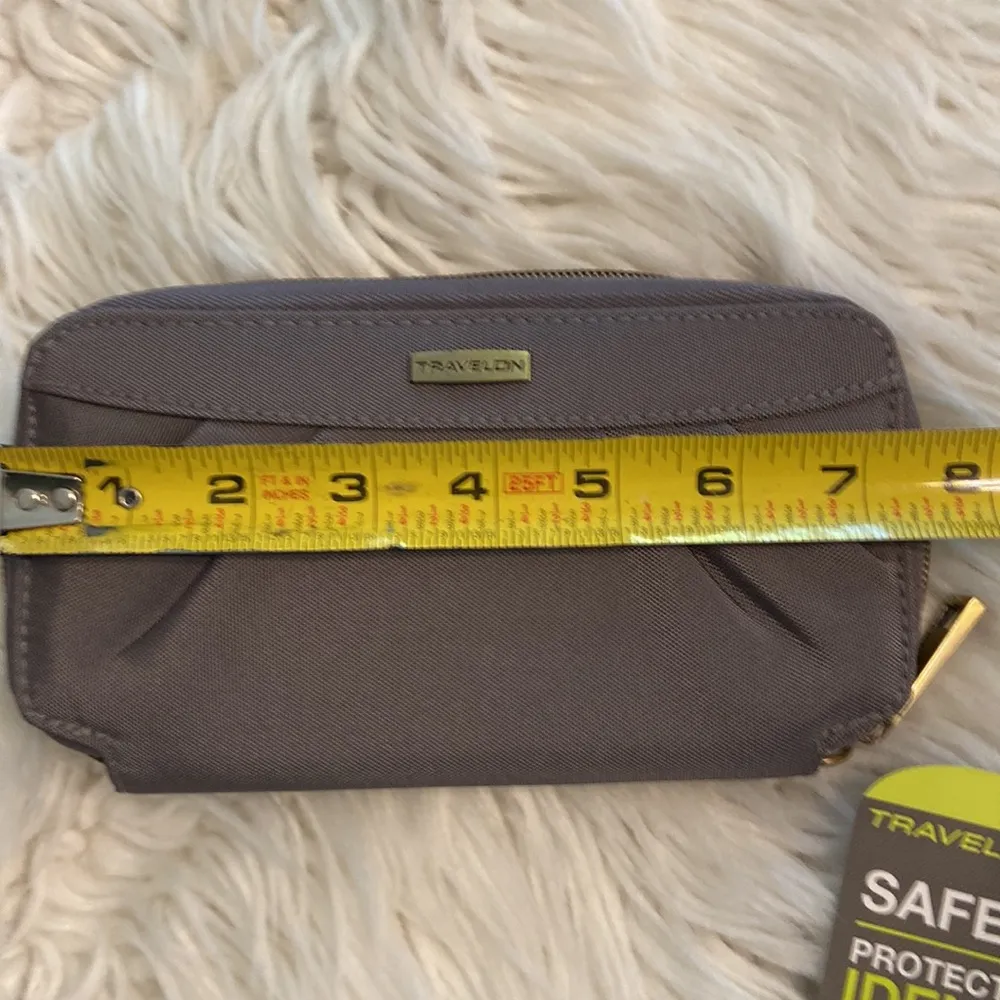 Travelon RFID Blocking Wallet color gray - Image 4