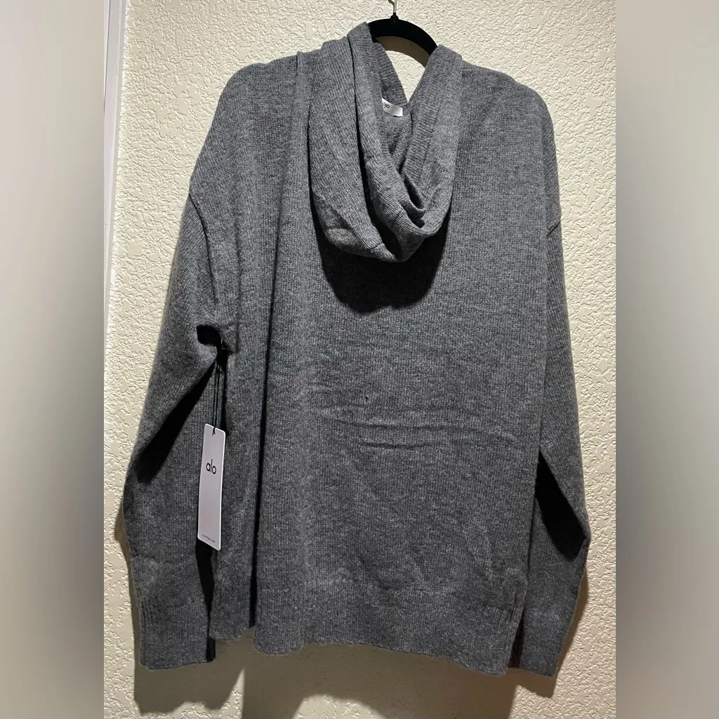 Alo Yoga NWT New Class Cashmere Hoodie Platinum Grey Size S Kangaroo pocket - Image 7