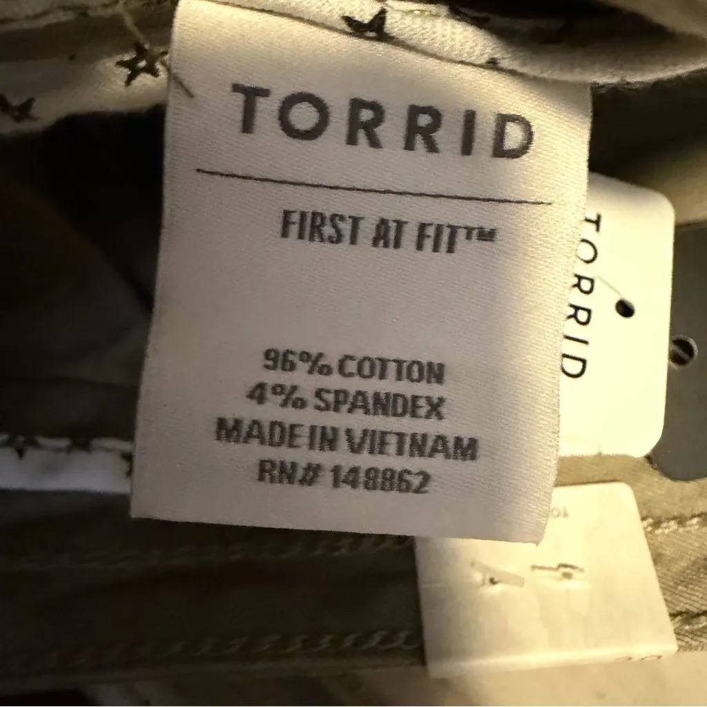 Torrid 3.5 Inch Military Stretch Twill Mid-Rise Shorts plus sz 20 NWT army green - Image 8