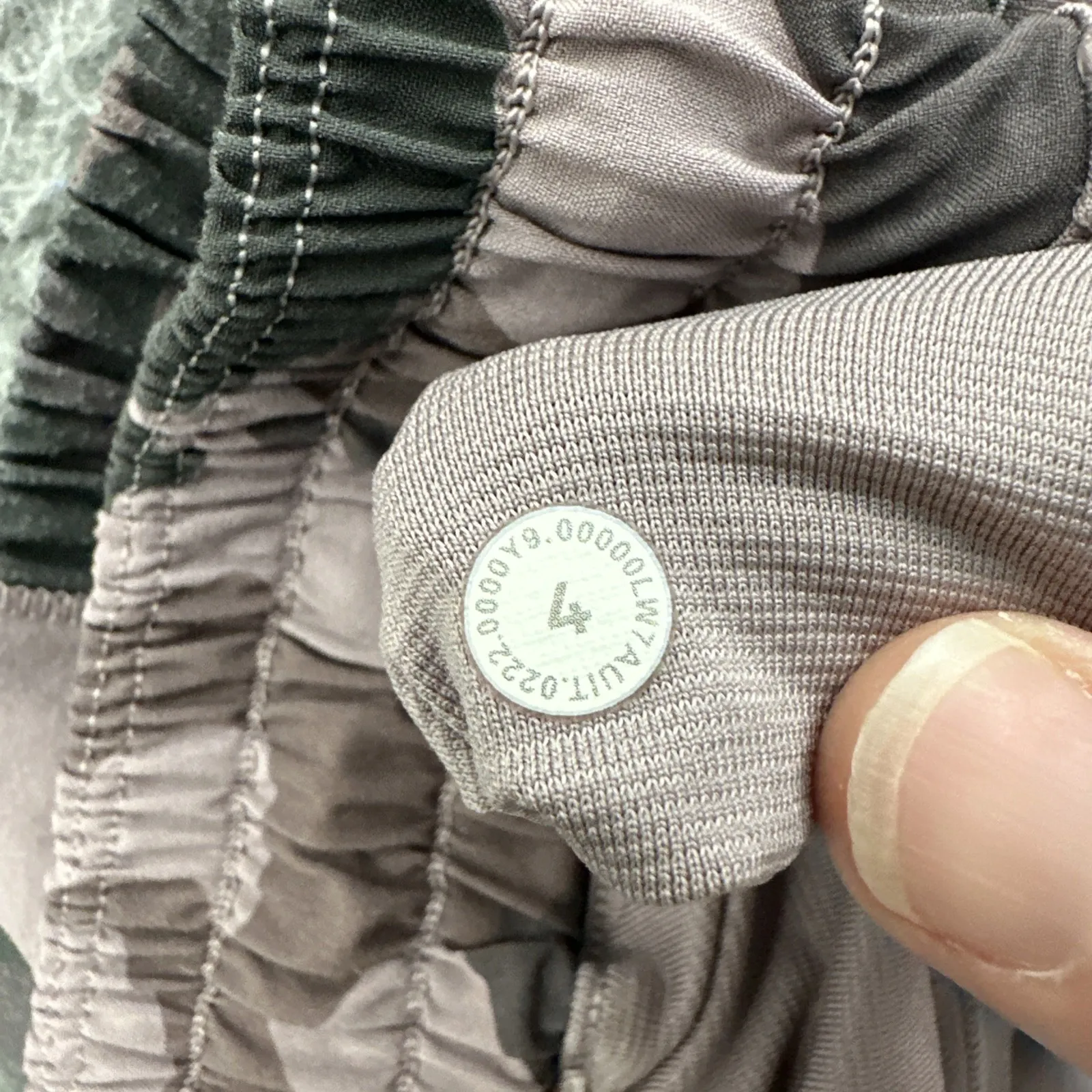 Lululemon Hotty Hot Low Rise Shorts 4" Heritage 365 Camo Misty Mauve Women 4 - Image 9