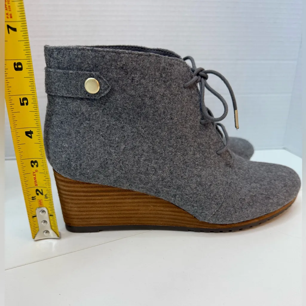 NEW Dr. Scholl's Wedge Booties size 9 Gray - Image 9