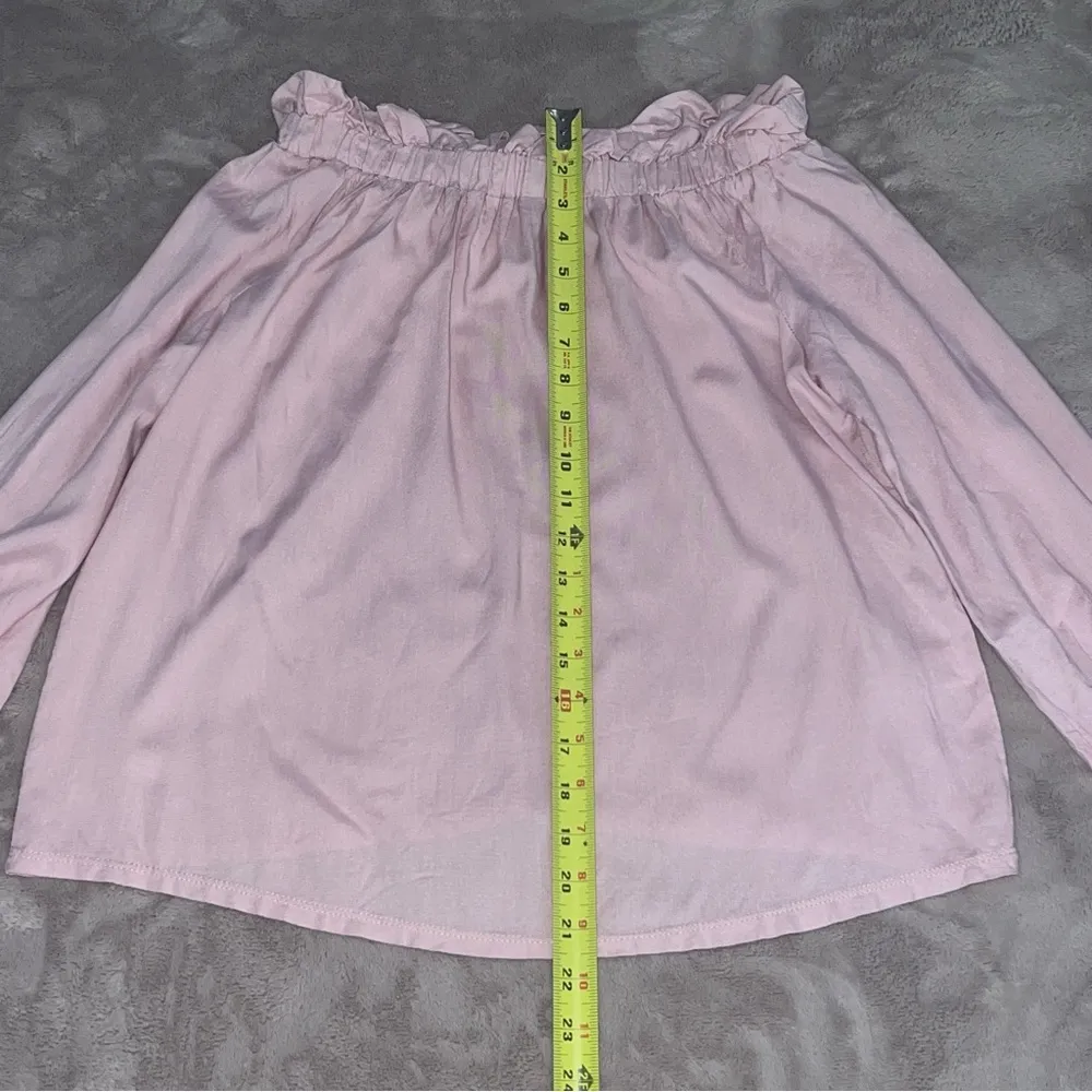Off Shoulder Ruffle Blouse Women’s Sz Small Lightweight Baby Pink - Image 5