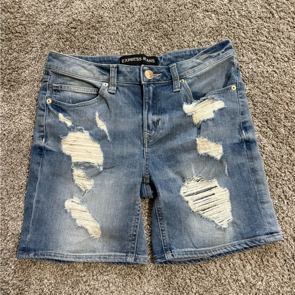 Express Distressed Jean Shorts Sz 2 - Image 4