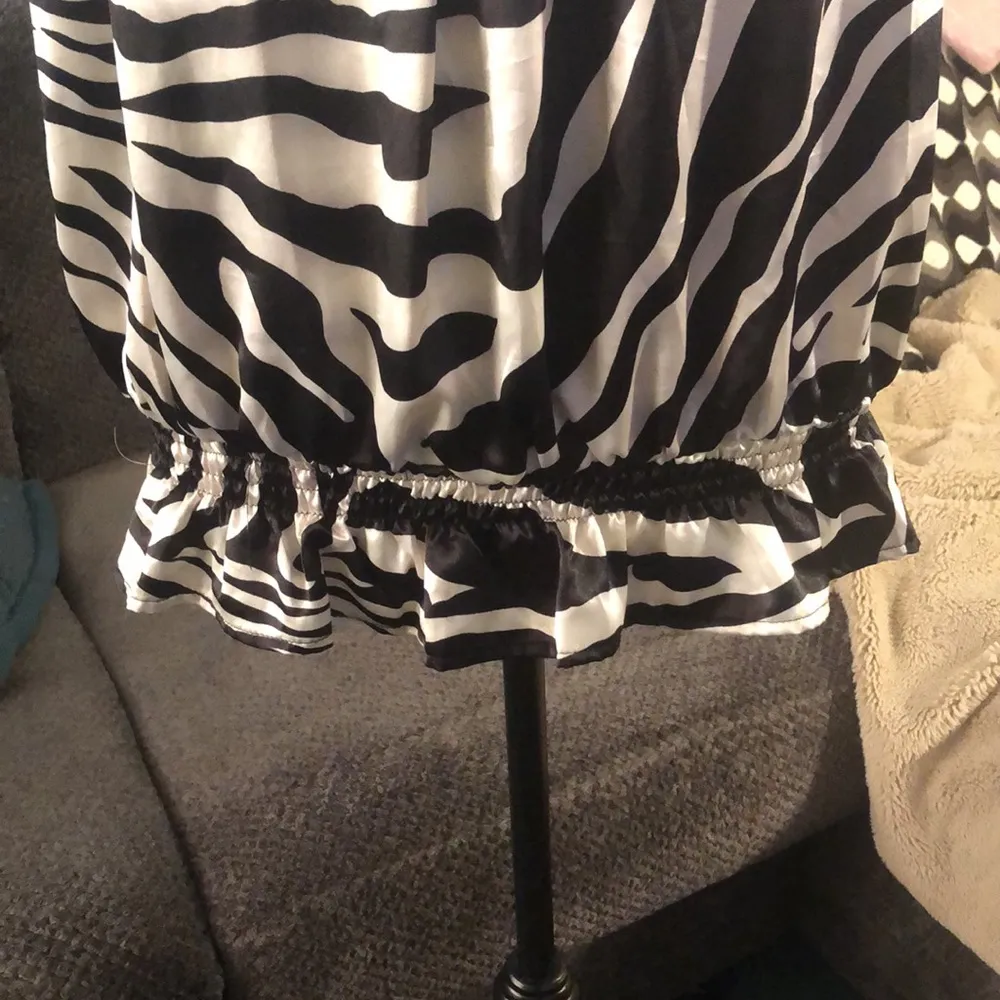 🎉 4 for $20 XXI Open Back Zebra Print Halter, size small - Image 3