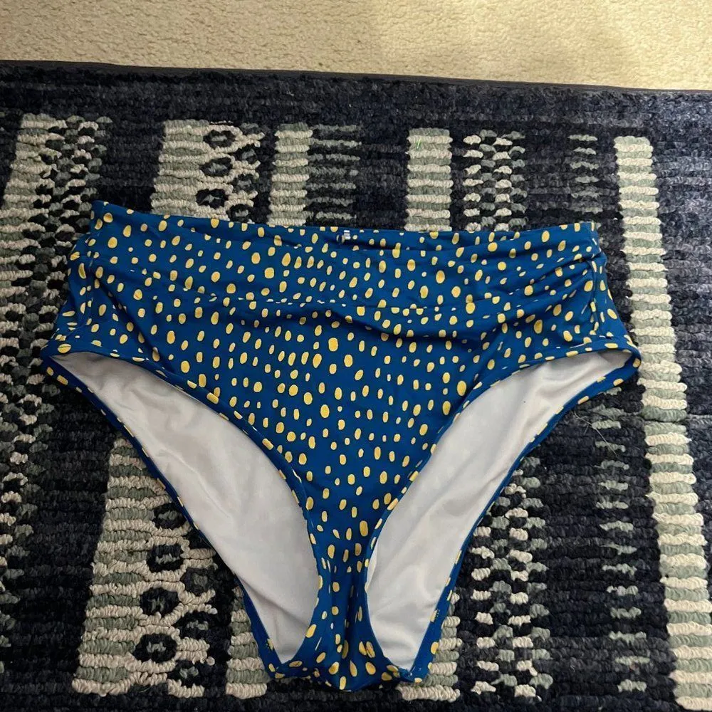VS Pink curve medium swim bottoms - Image 3