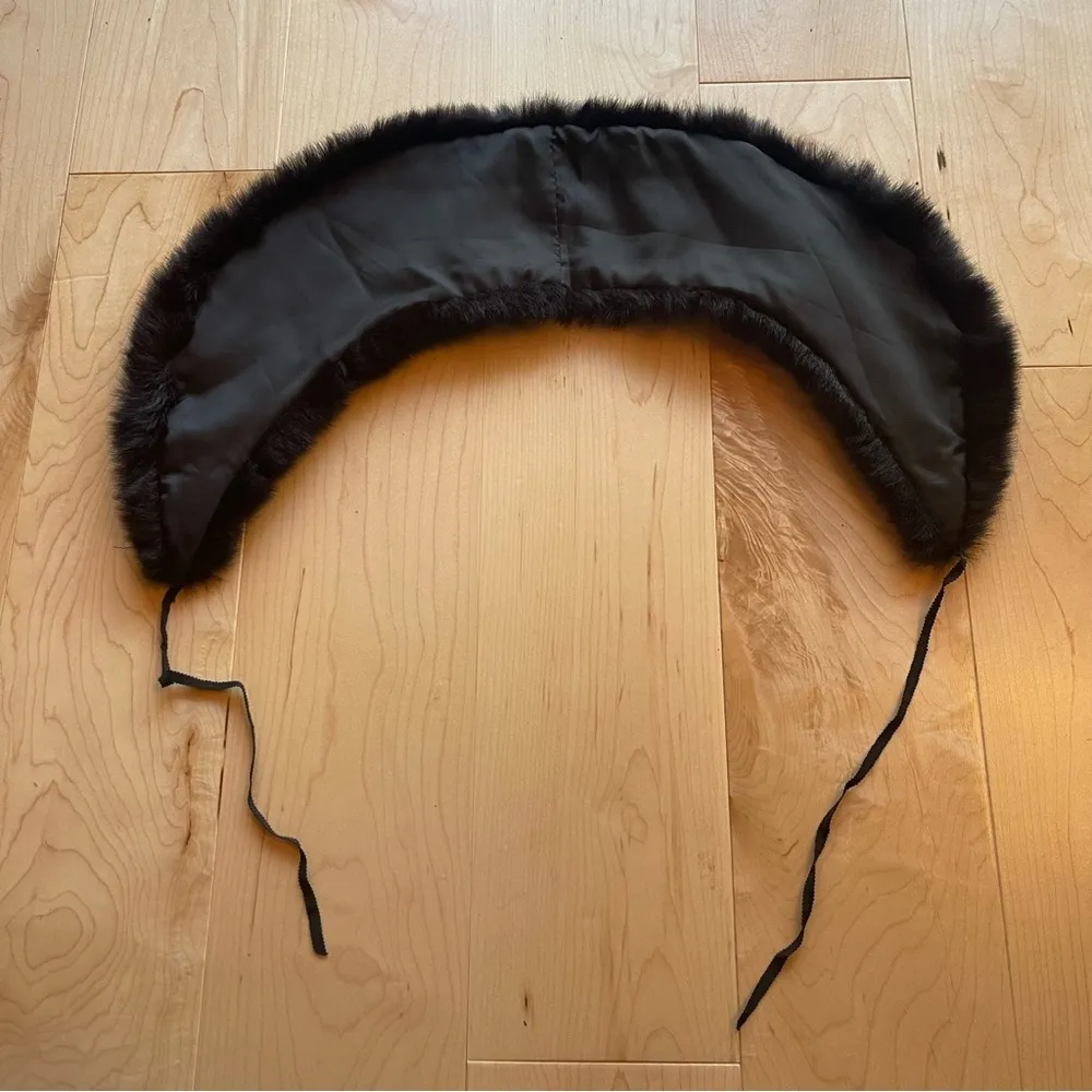 Elegant Black Fur Collar - Image 6