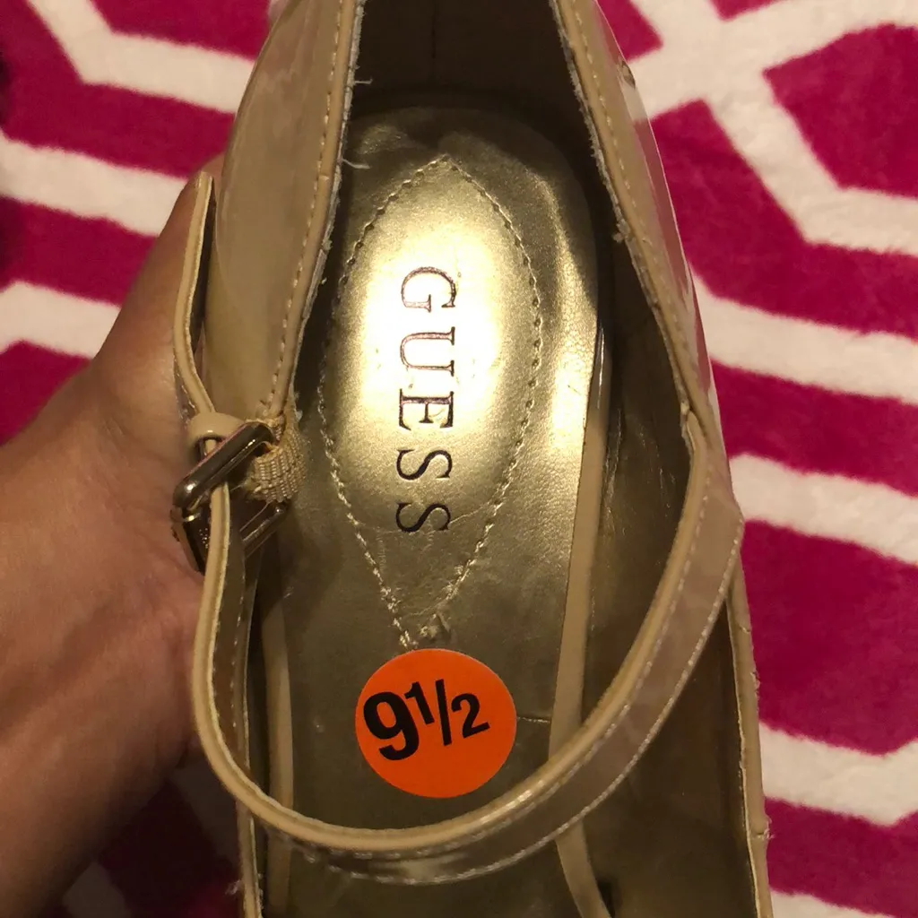 Guess Size 9.5 platform peep toe heels - Image 8