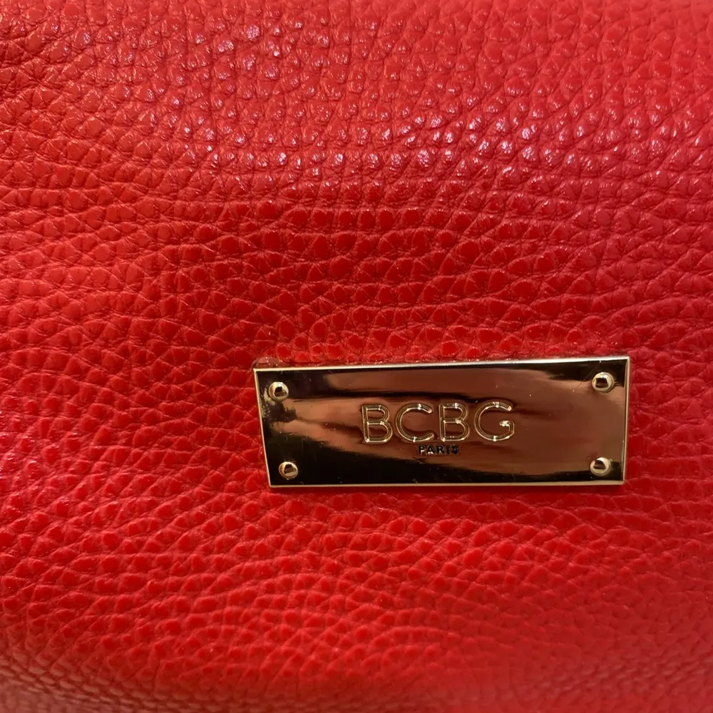 BCBG | pebbled leather red shoulder bag - Image 4