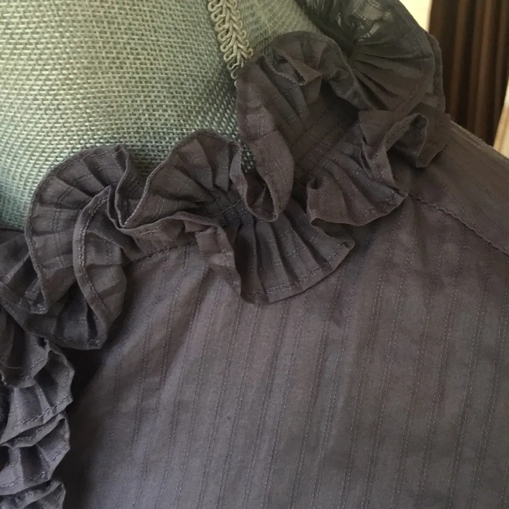 Banana Republic ruffle shirt - Image 3