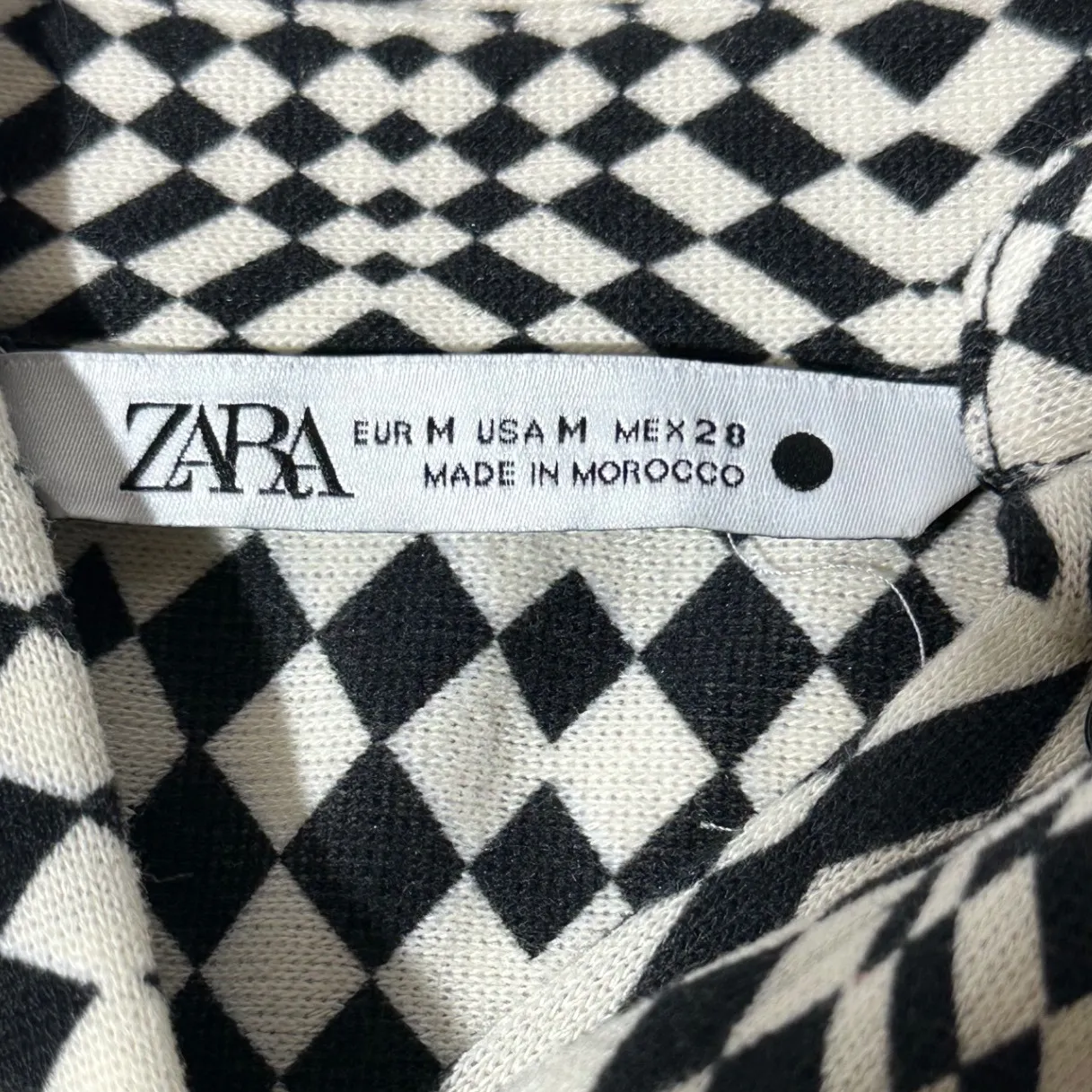 ZARA  Black White Geometric Print Long Sleeve Button Down Shirt size Medium - Image 6