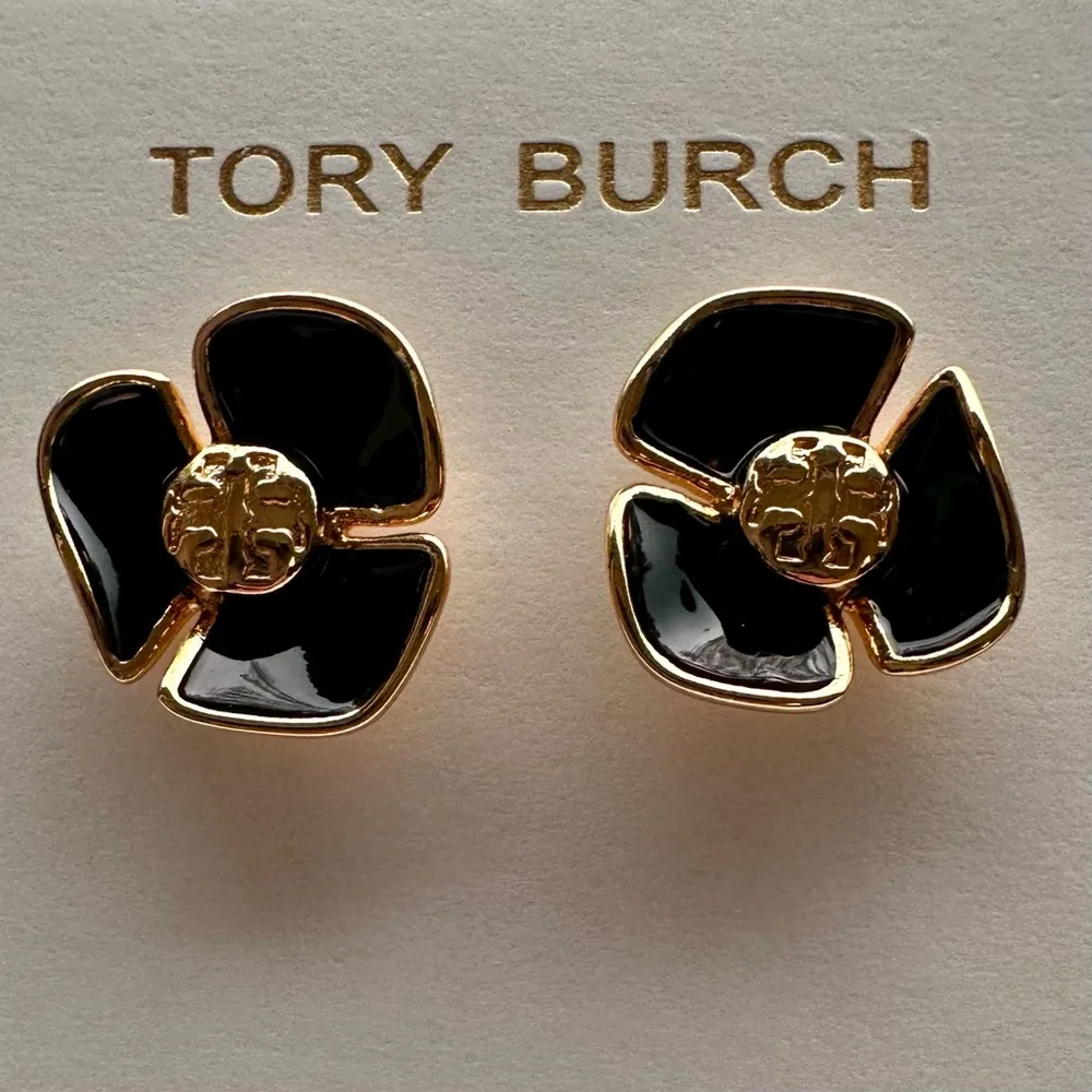 New Tory Burch Fleur Flower Stud Earrings Black Enamel/Gold on TB earring card - Image 7