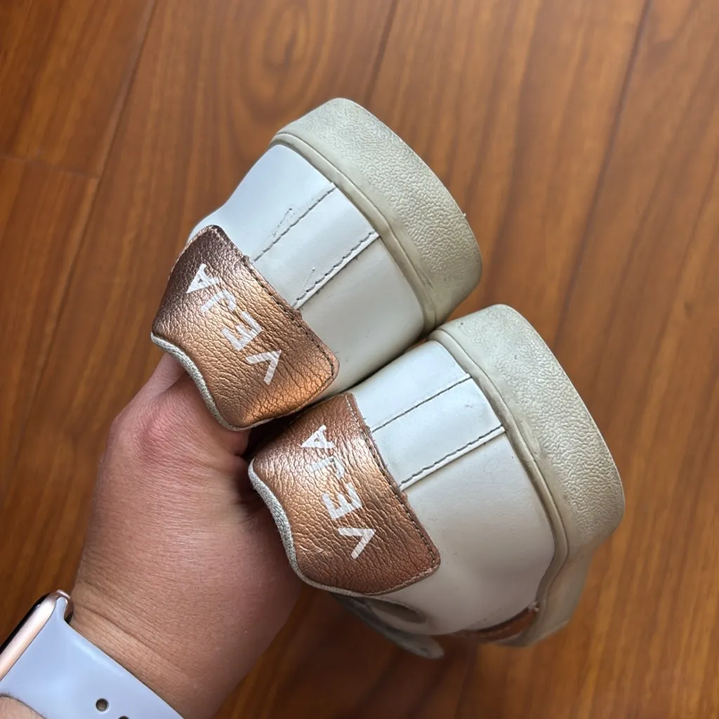 VejaM 3-Lock Esplar Low Sneakers in White and Gold Madewell Exclusive - Image 7