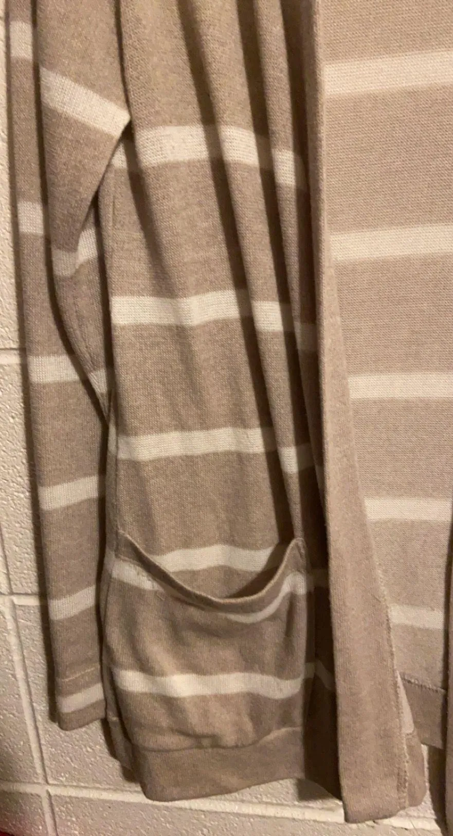 Old Navy thin tan & white cardigan - Image 4