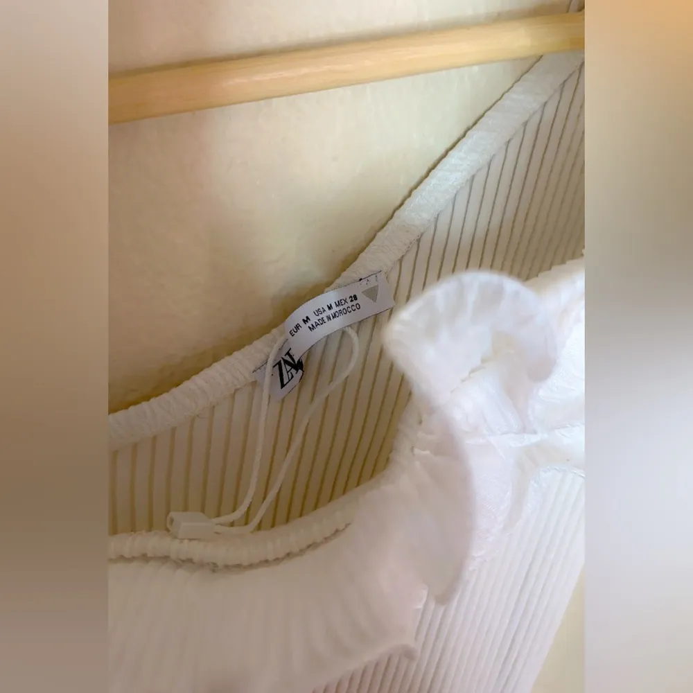 Zara crop one sleeve top with tulle - Image 5