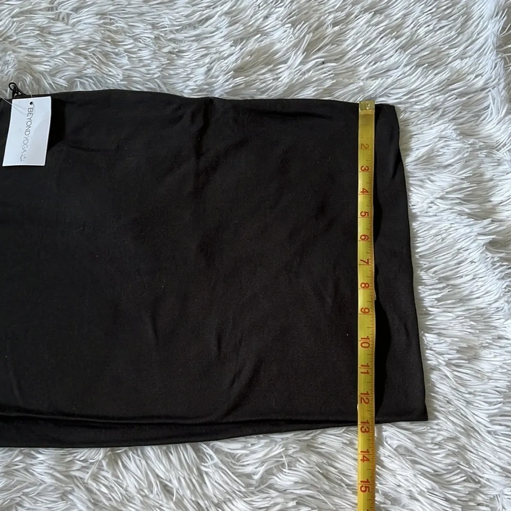 Beyond Yoga Pocket Infinity Scarf in Black One Size - Image 7