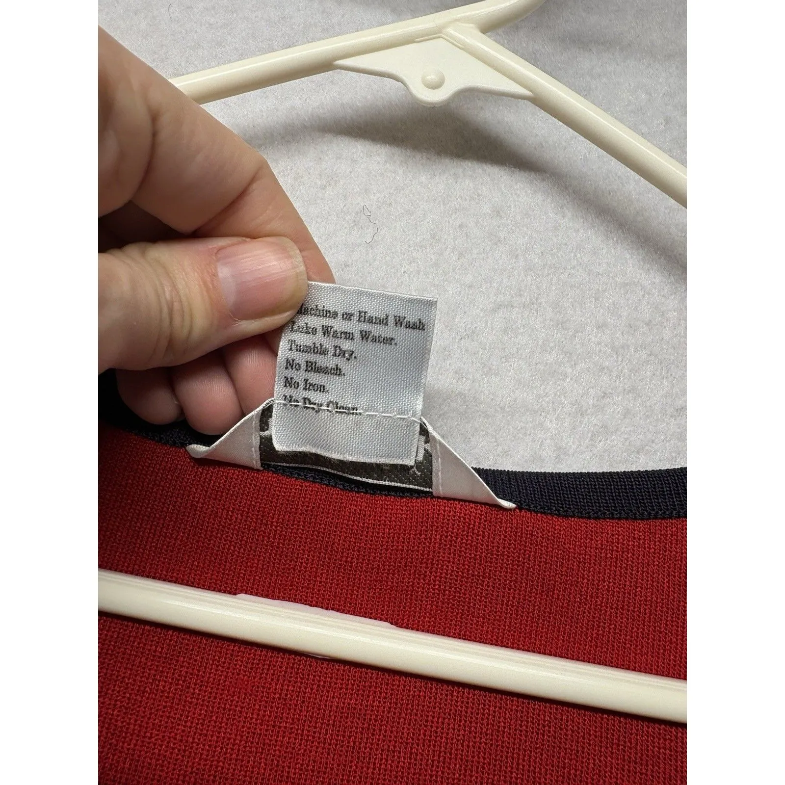 Exclusively Misook Woman’s Sleeveless Shell Tank Knit Scoop Neck Red Size Medium - Image 4