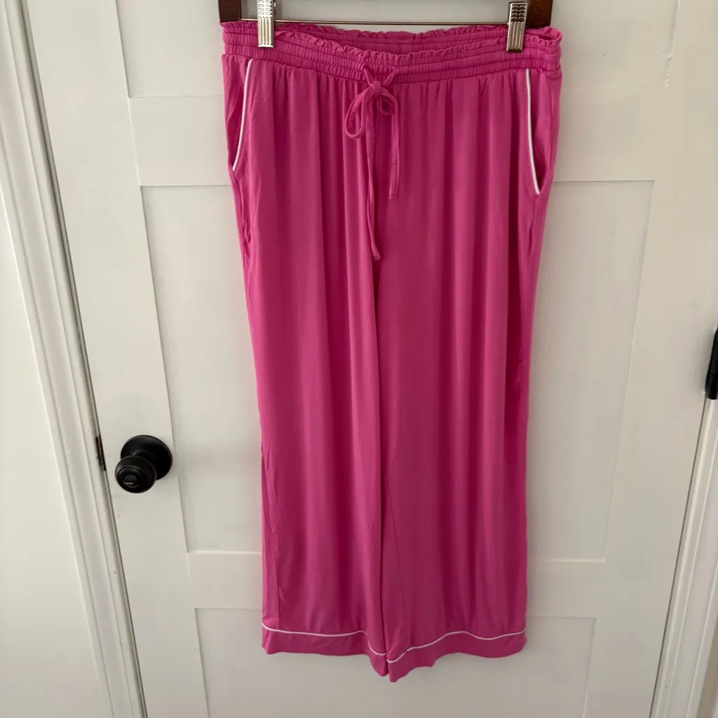 LOFT Notch Collar Capri Sleep Set.Hot Pink. Size Medium. - Image 8