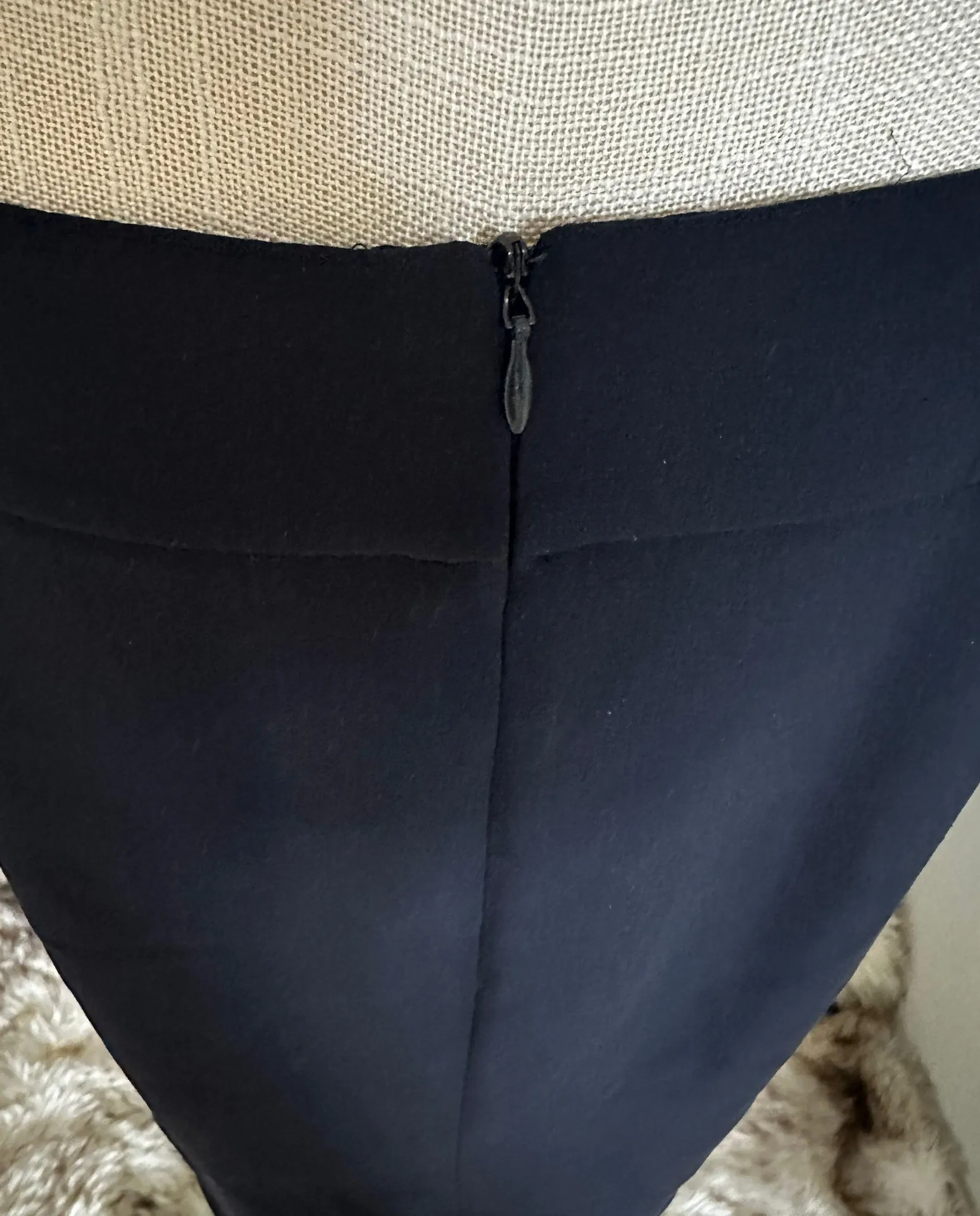 Armani Collezioni Women's Knee Length Pencil Skirt Silk Navy Italy Size 10 - Image 7