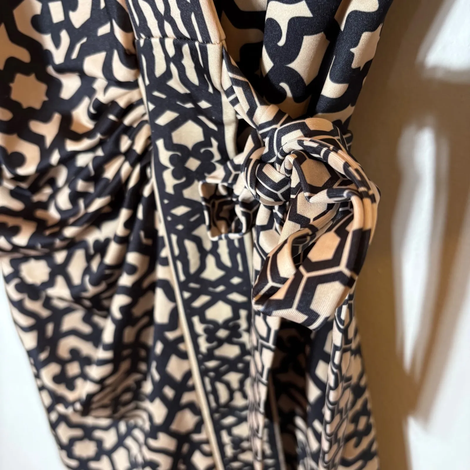 Gretchen Scott 3/4 Sleeve Jersey Wrap It Up Dress in Rio Print Size XS Tan - Image 4