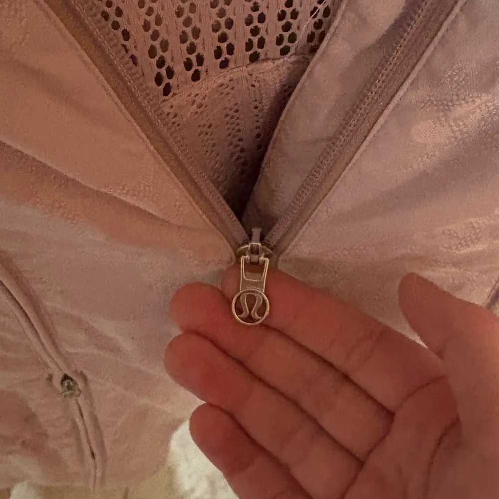 Run Travel to Track Jacket in Rose Quartz - Image 11