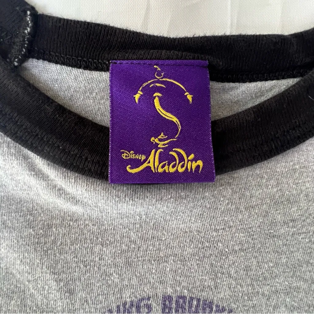 Disney jersey t shirt Aladdin size medium - Image 5