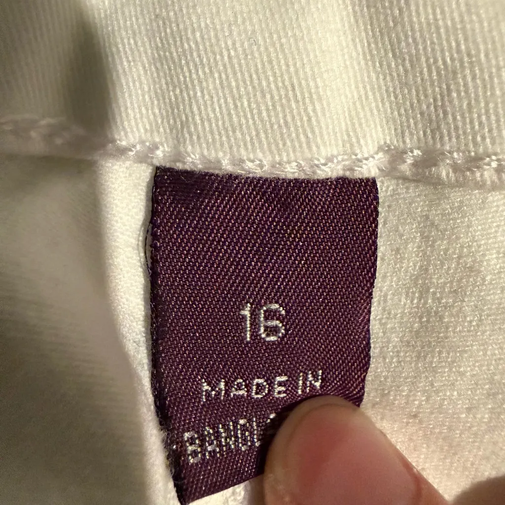 Gloria Vanderbilt Slimming White Bermuda Shorts - Image 3