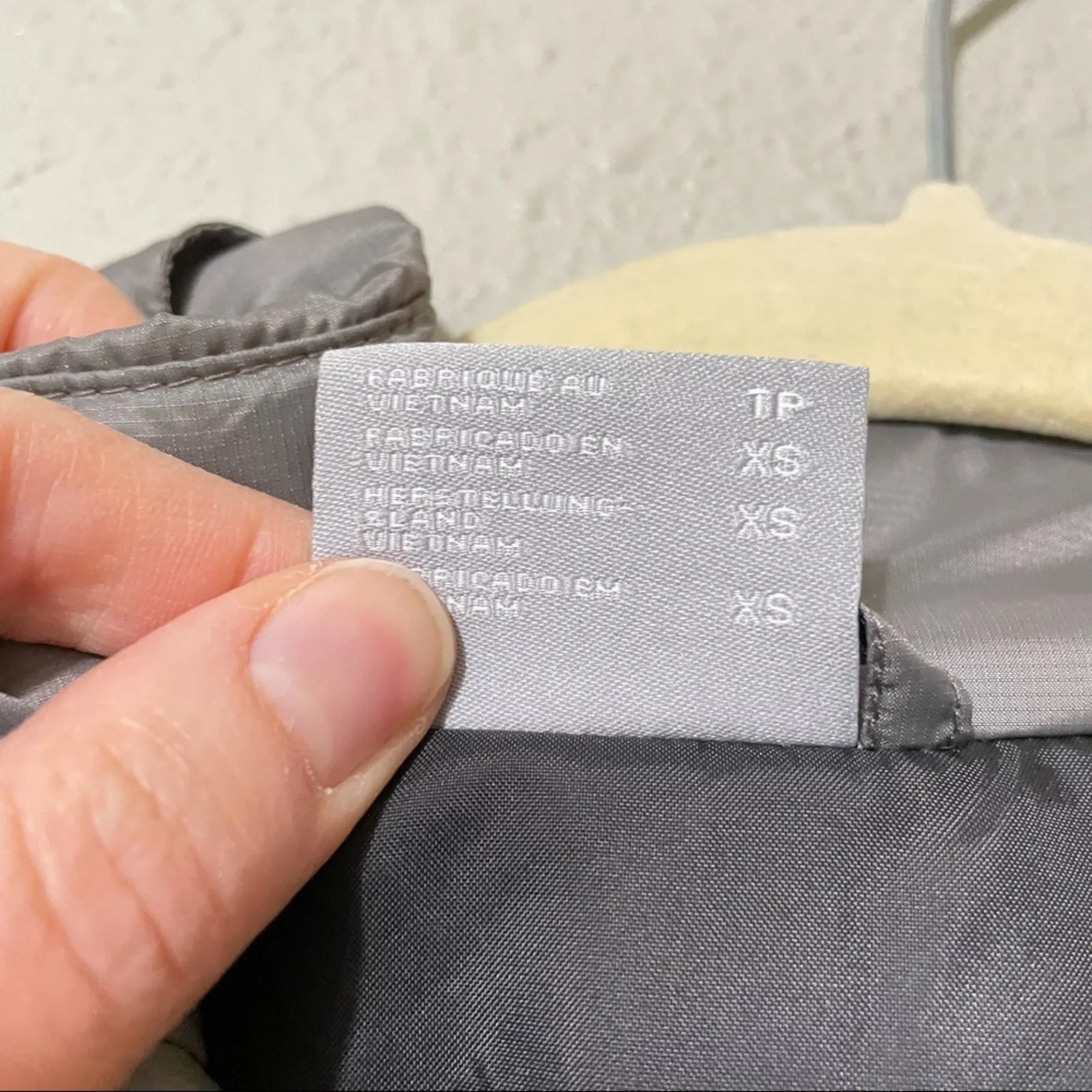 Columbia Grey Water Resistant Full Zip Hooded Vest Womens Xs Gorpcore Hiking - Image 4