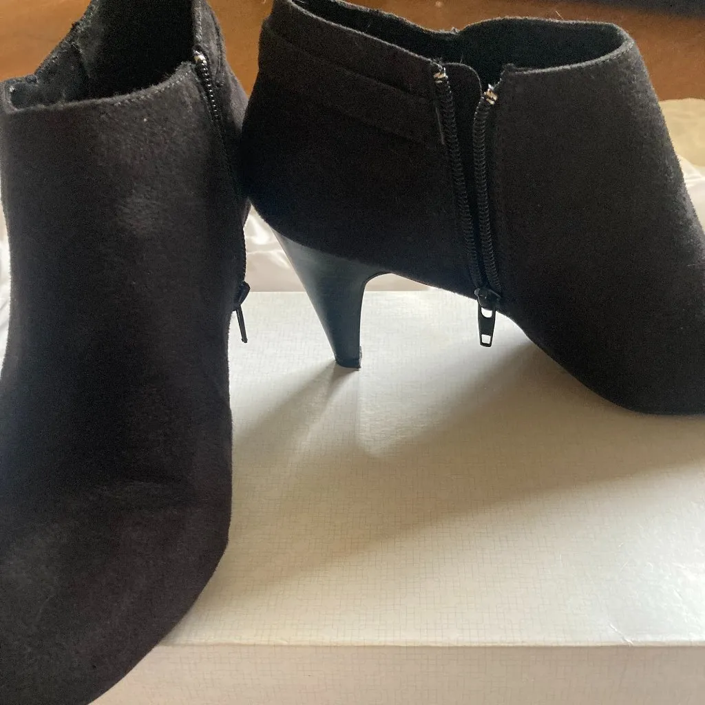 NWT Comfort Plus by Predictions "Sonya" black suede booties, womens size 10 - Image 2