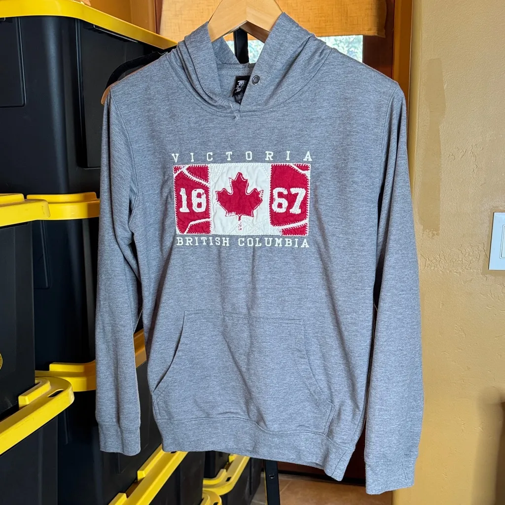 Initial Attraction Gray Embroidered Victoria British Columbia Hoodie Size Medium - Image 2