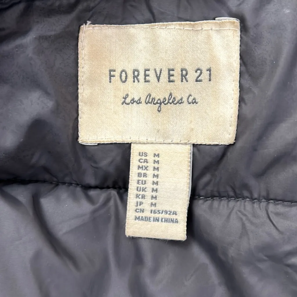 Forever 21 lightweight black hooded puffer jacket zip front with two pockets M - Image 10