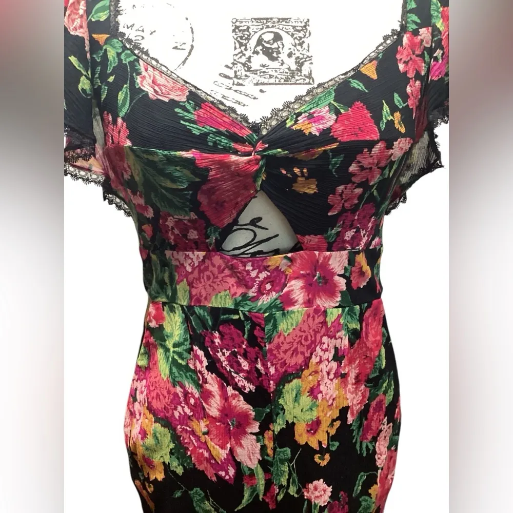 BCBGMAXAZRIA floral romper. Medium - Image 2