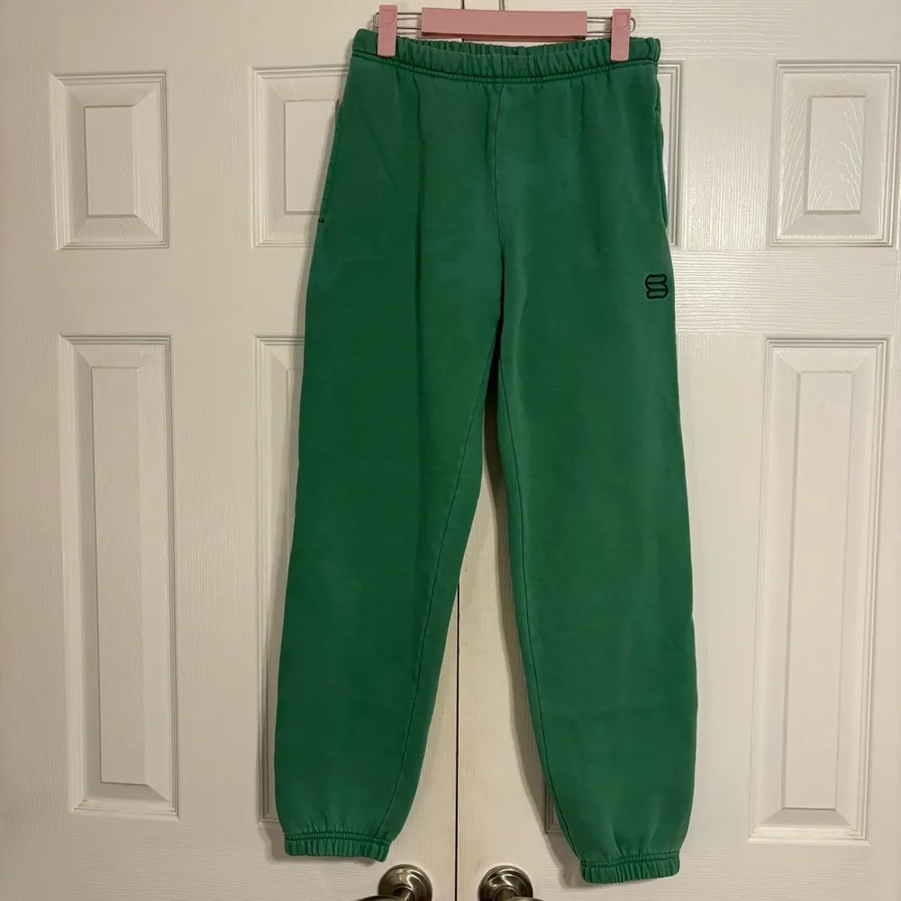 Aritzia Superworld Green Sweatpants - Image 2