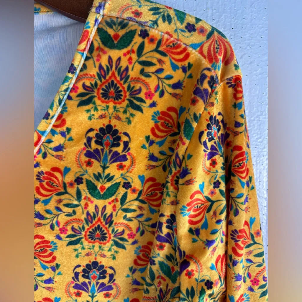 L&B S Boho V-Neck Lace Bell Sleeve Velveteen Floral Top in Gold - Image 5