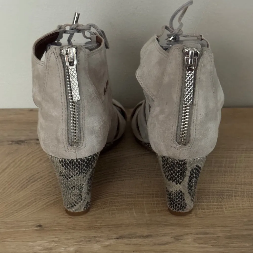 Donald Pliner Sandals Jeisa Lace Up Gladiator Snakeskin Heels Open Toe Shoes 7.5 Gray - Image 6