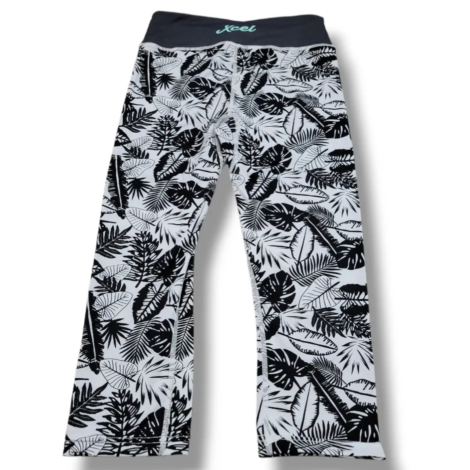 Xcel Leggings Size Small Women's Activewear Athleisure Yoga Pants Cropped Crop Leggings  - Image 2