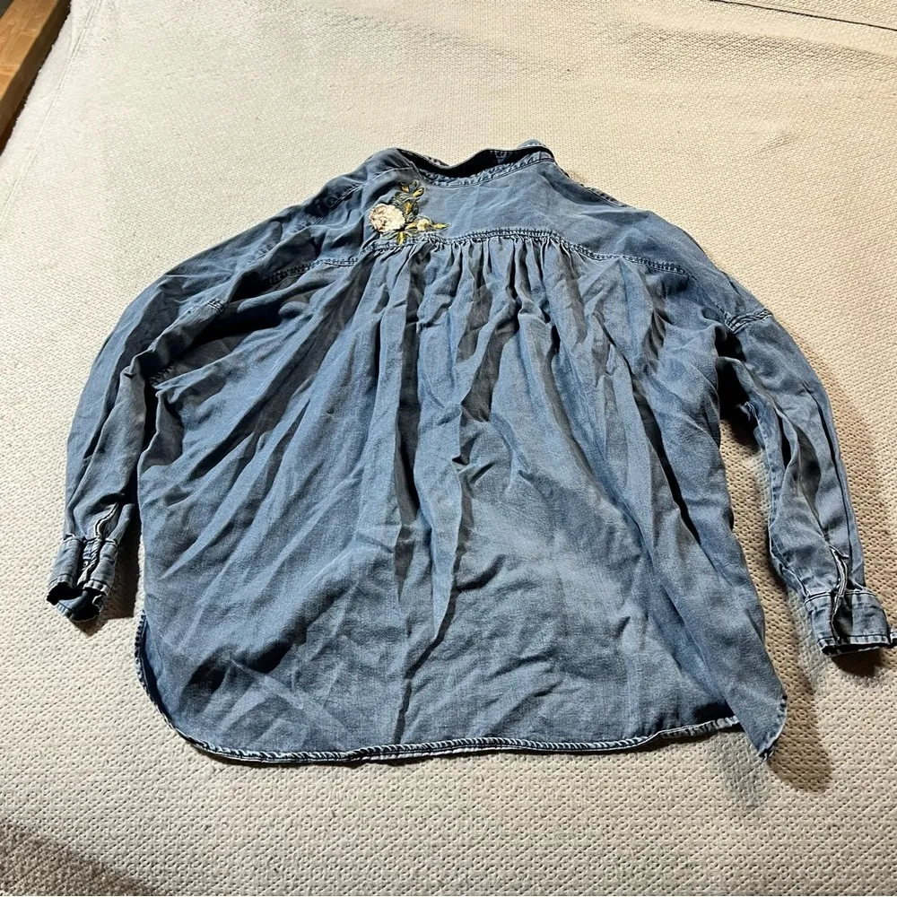 Zara Denim Floral Embroidery Button Down Relaxed Fit Blouse Size XSMALL EUC - Image 5