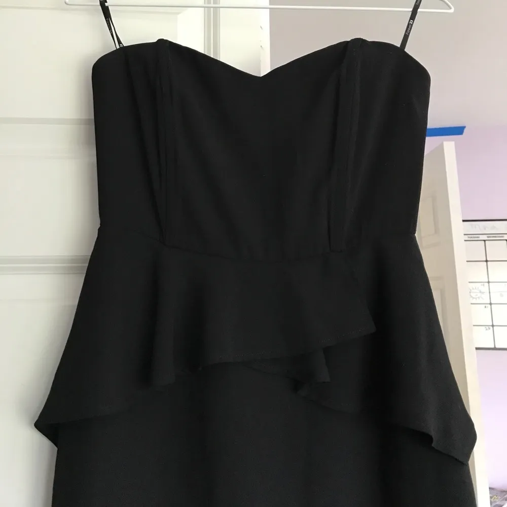 Black ruffled strapless  mini dress - Image 2