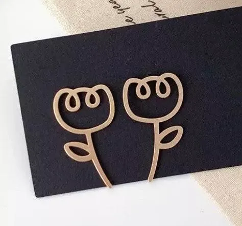 Hollowed Flower Stud Earrings Gold - Image 5